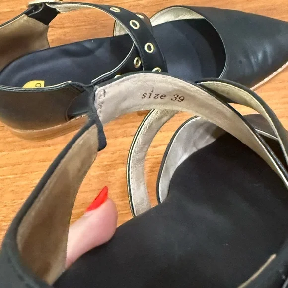 EUC Bared Footwear Shikra Flats in Black w/ Gold Hardware, size 39EU/8.5US - Picture 6 of 6